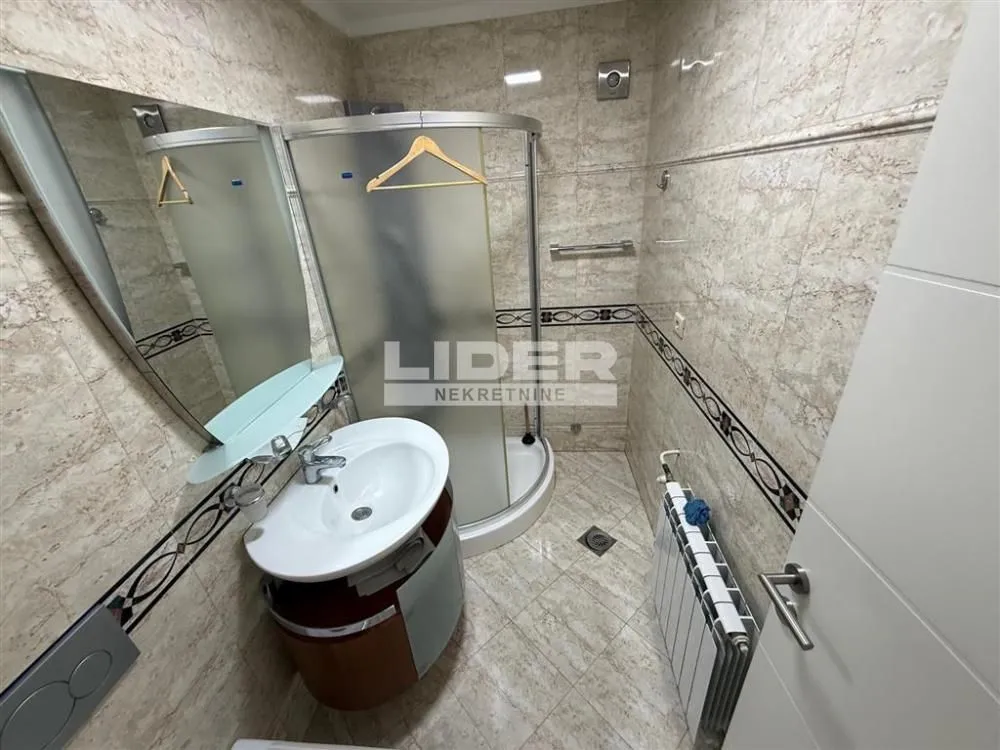 Izdavanje, kuća, 150m², Savski Venac, Beograd