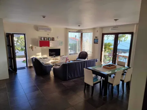 Izdavanje, dvosoban stan, 80m², Prijevor, Budva - image 11