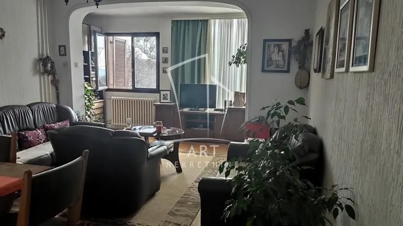 Prodaja, kuća, 253m², Kumodraž Sve Podlokacije, Beograd
