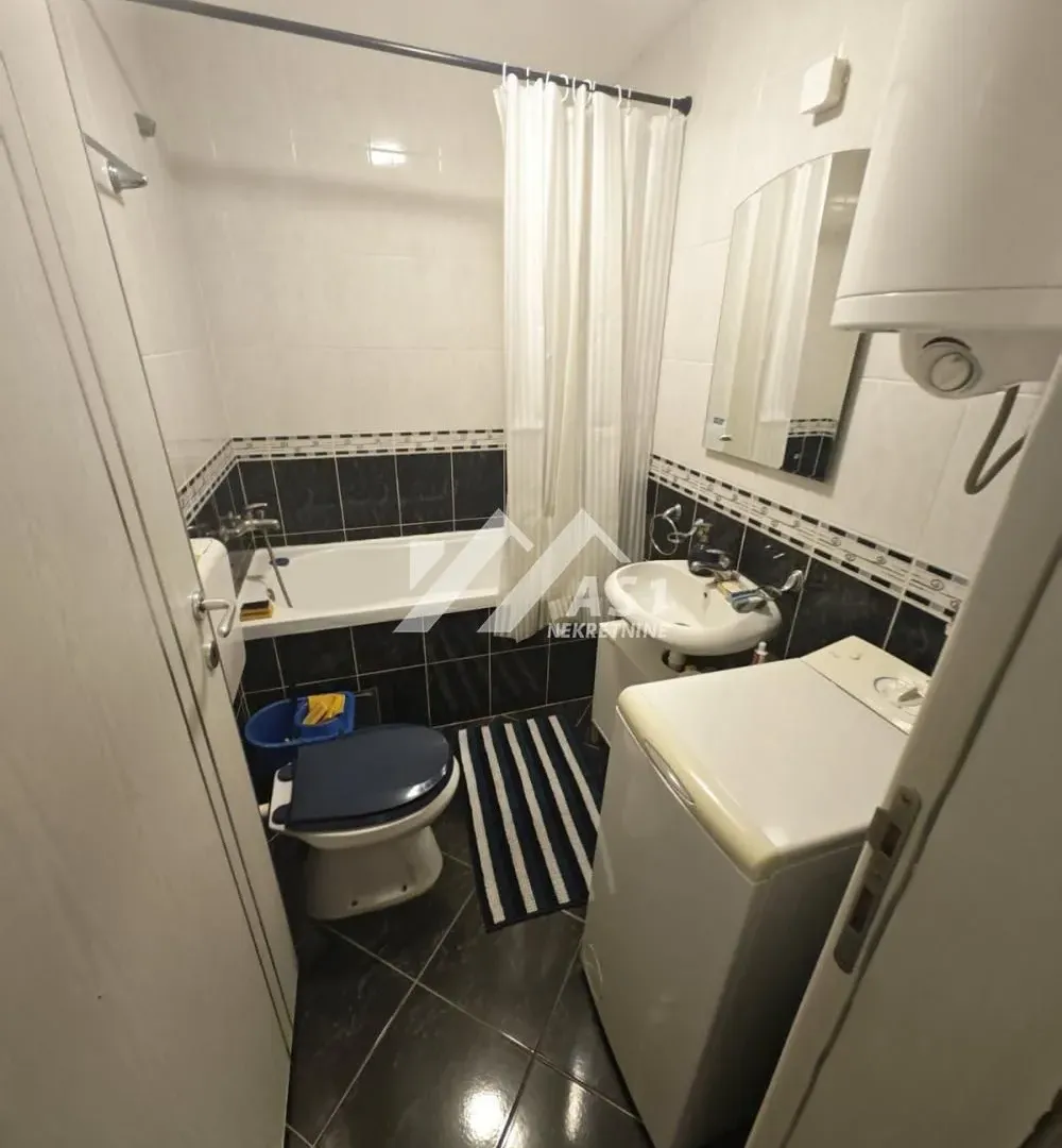 Izdavanje, trosoban stan, 50m², Grbavica, Novi Sad Sve Podlokacije
