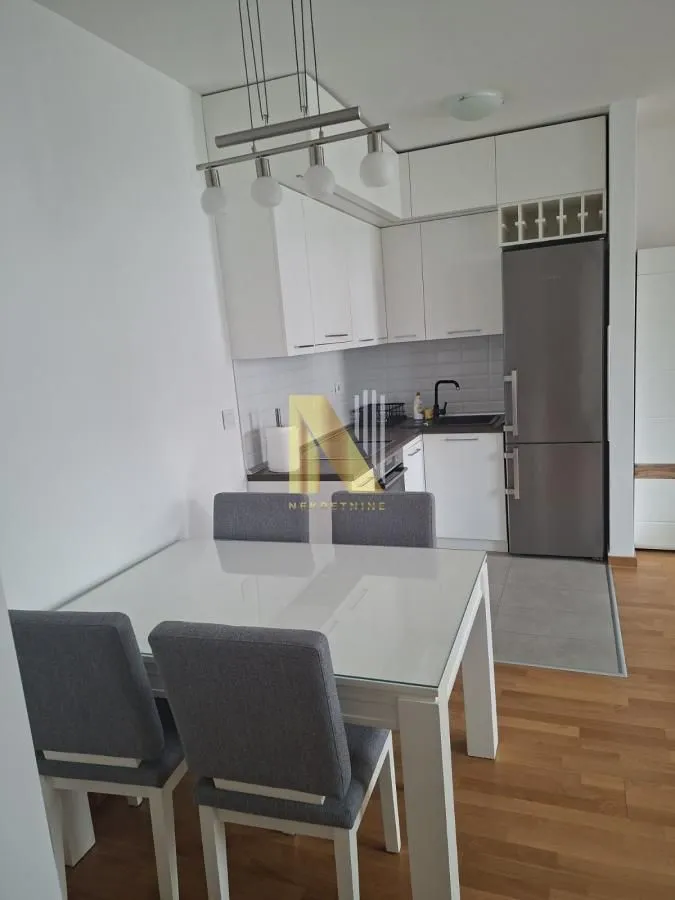 Izdavanje, jednosoban stan, 41m², Bulevar patrijarha Pavla, Novi Sad Sve Podlokacije