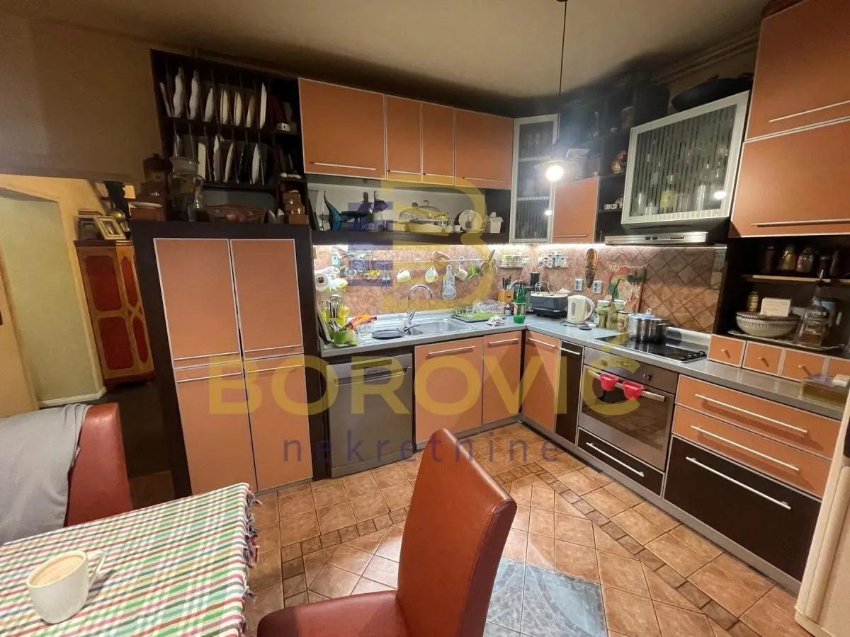 Sale, four bedroom apartment, 130m², Čukarica, Beograd