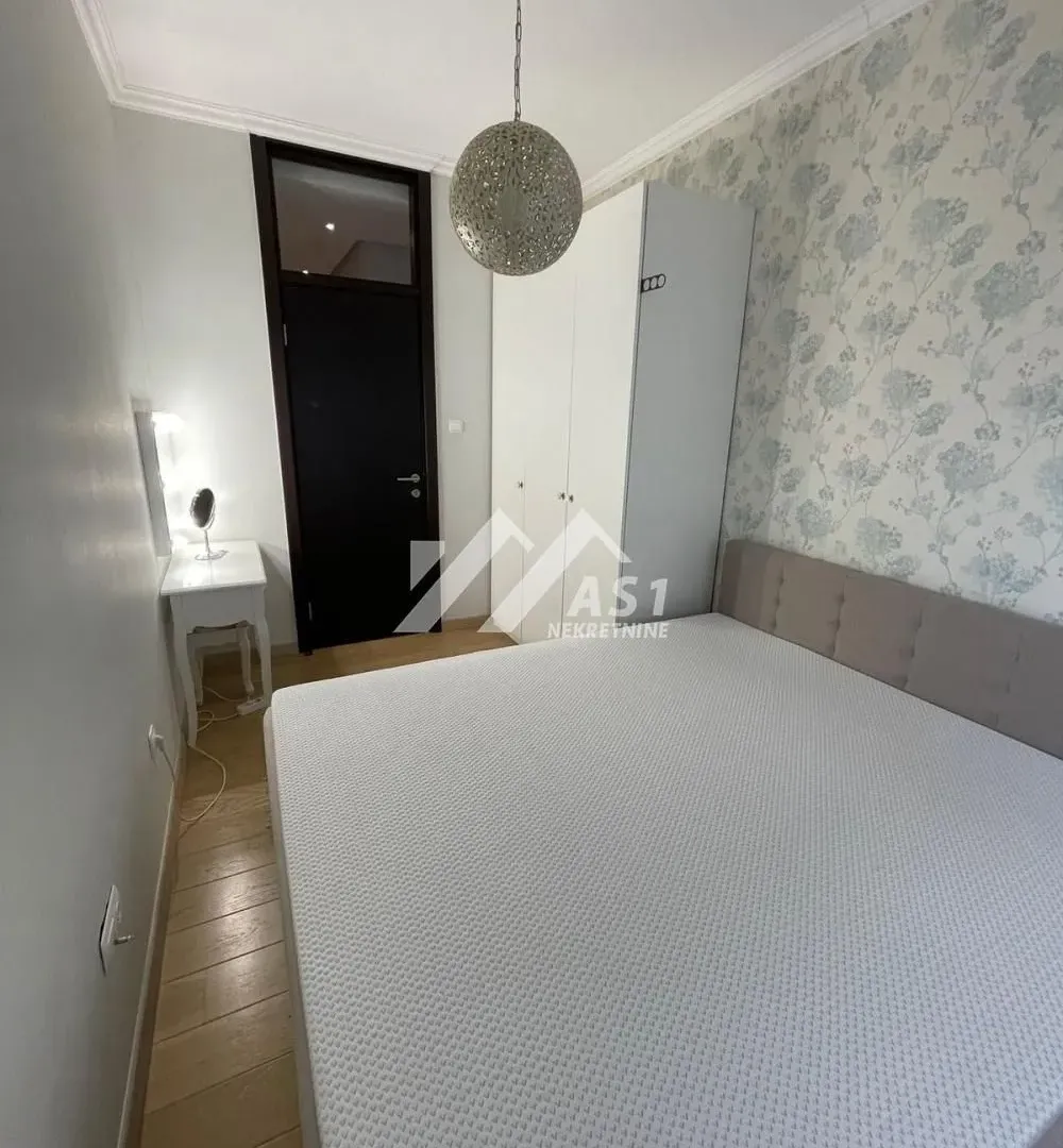 Izdavanje, trosoban stan, 105m², Adamovićevo Naselje, Novi Sad Sve Podlokacije