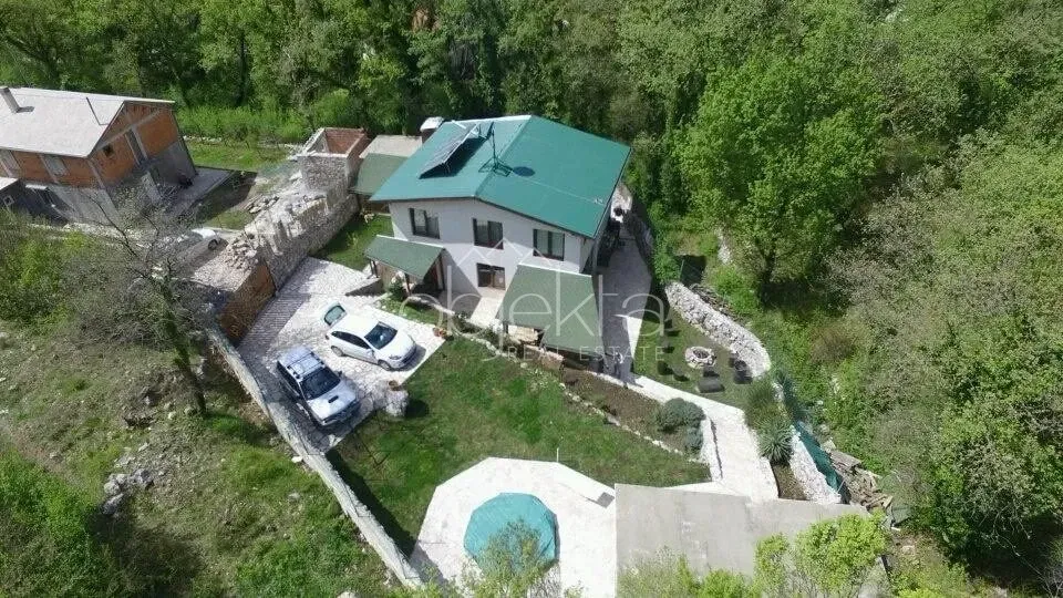 Izdavanje, kuća, 160m², Kotor, Crna Gora