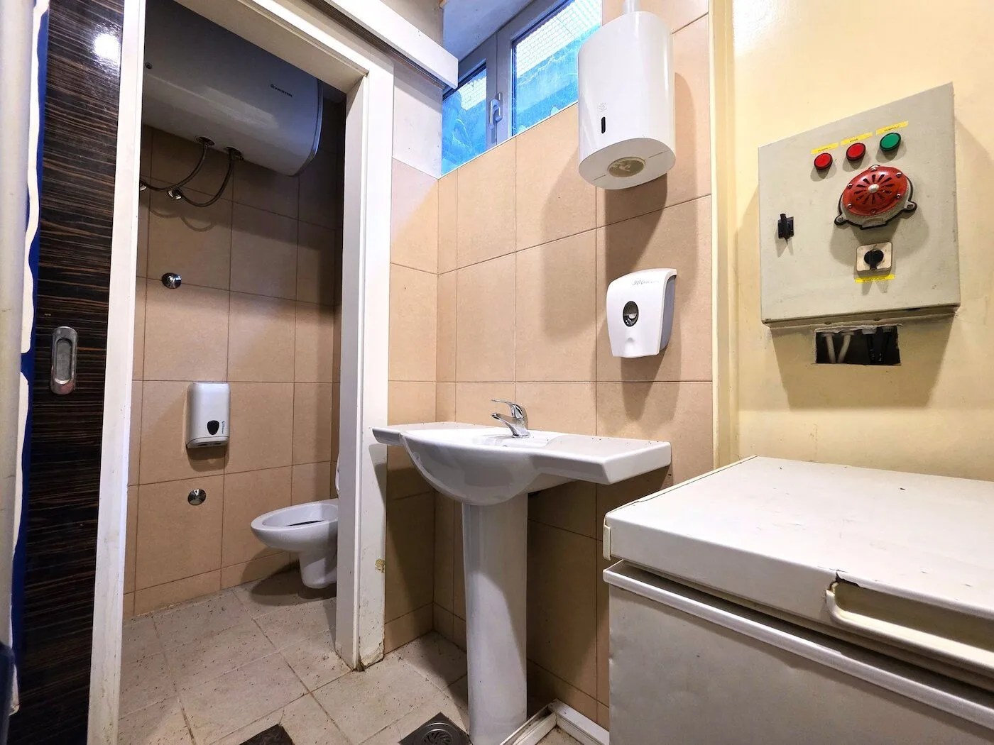 Prodaja, poslovni prostor, 151m², Tološka šuma, Podgorica