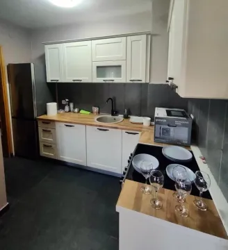 Izdavanje, dvosoban stan, 80m², Blok 9, Podgorica - image 3