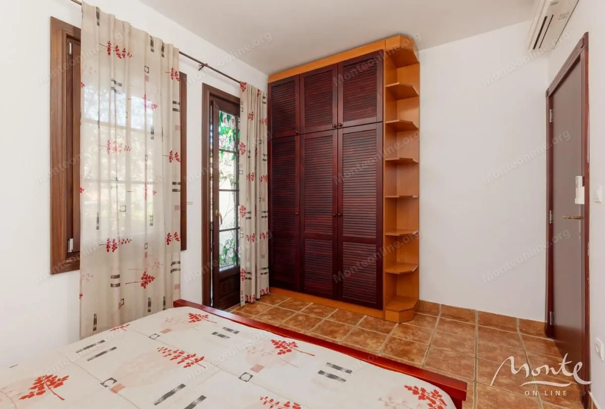 Prodaja, dvosoban stan, 84m², Kostanjica, Kotor