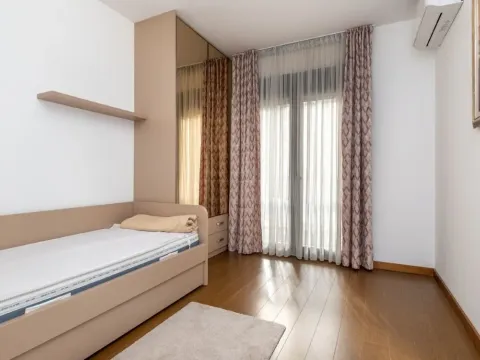 Izdavanje, trosoban stan, Ljubović, Podgorica - image 7