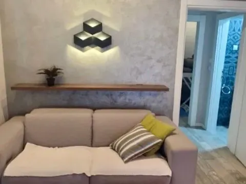 Rent, two bedroom apartment, 70m², Tivat, Crna Gora - image 3
