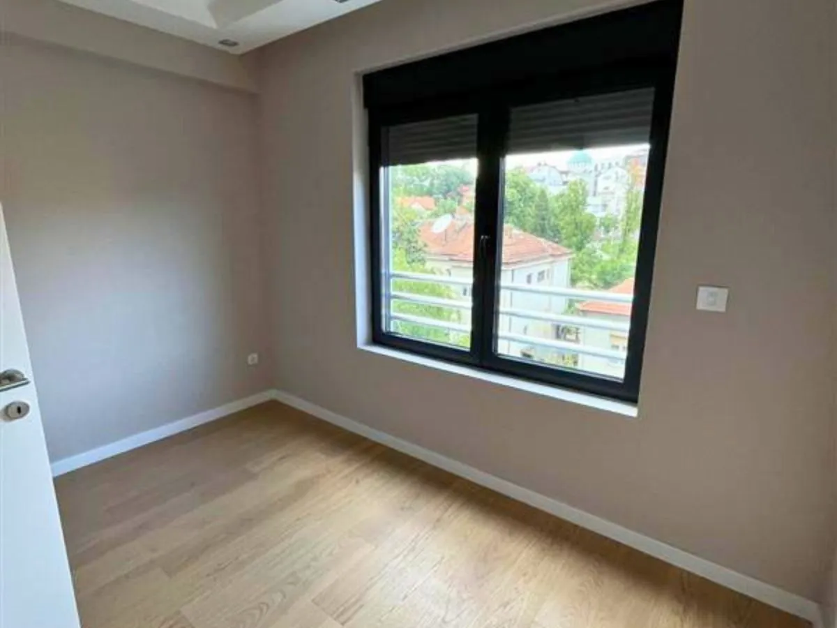 Rent, four bedroom apartment, 83m², Vračar Hram, Vračar Sve Podlokacije