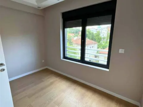 Izdavanje, četvorosoban stan, 83m², Vračar Hram, Vračar Sve Podlokacije - image 16