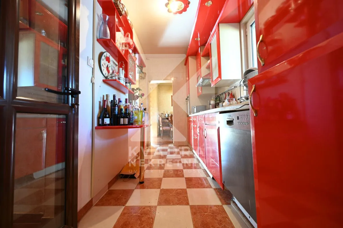 Prodaja, kuća, 250m², Donja Gorica, Podgorica