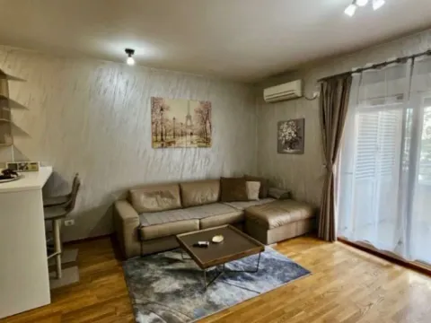 Izdavanje, jednosoban stan, 51m², City Kvart, Podgorica - image 1
