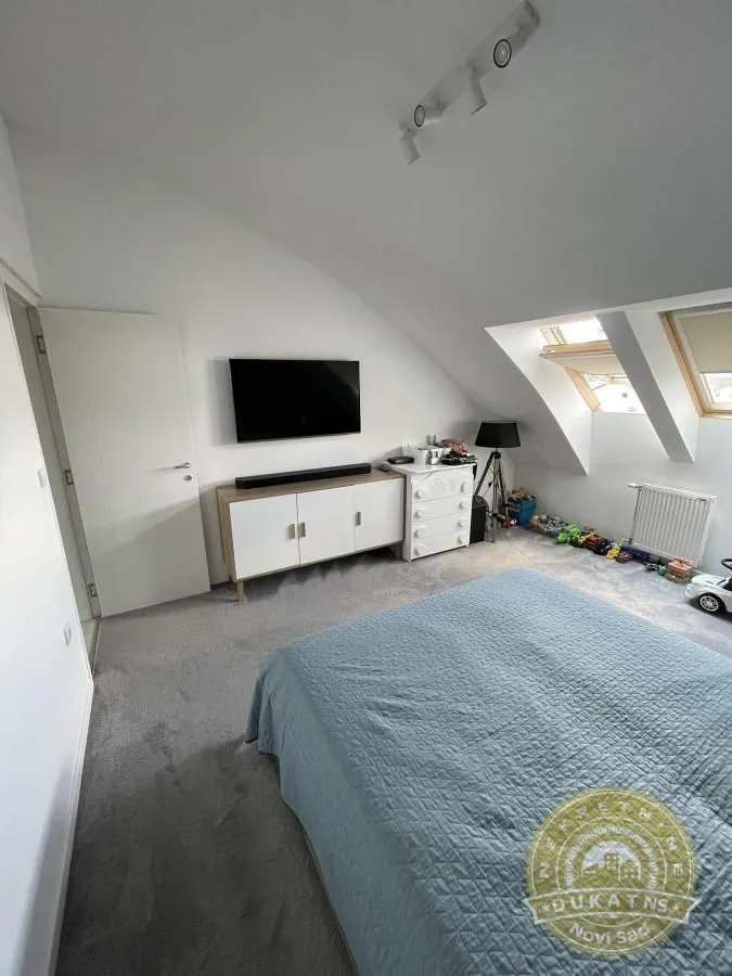 Prodaja, četvorosoban stan, 79m², Centar, Novi Sad