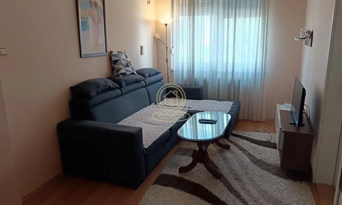 Izdavanje, trosoban stan, 58m², Rotkvarija, Novi Sad Sve Podlokacije