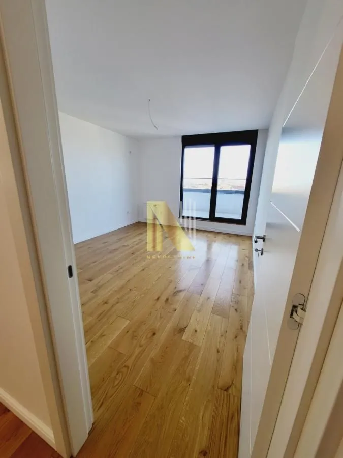Prodaja, četvorosoban stan, 170m², Grbavica, Novi Sad Sve Podlokacije