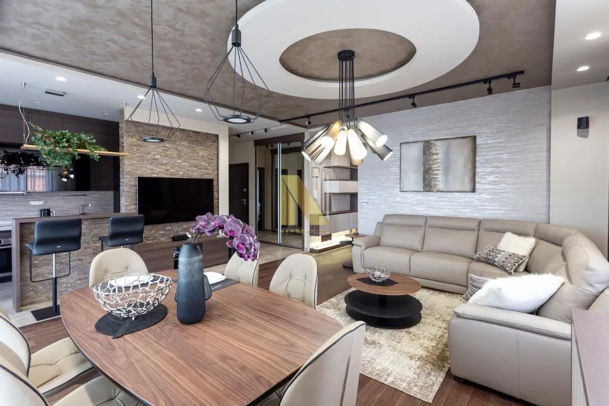 Izdavanje, četvorosoban stan, 125m², Sajmište, Novi Sad