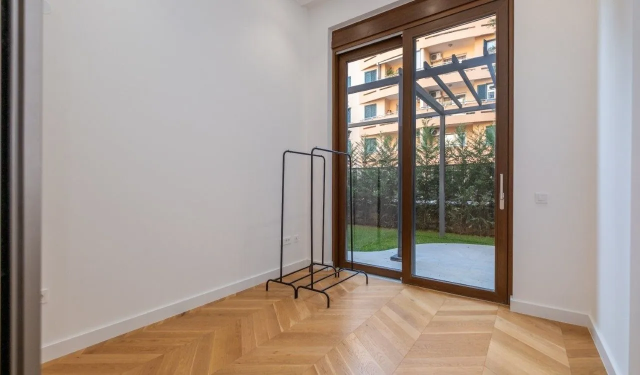 Izdavanje, trosoban stan, 205m², Gorica C, Podgorica
