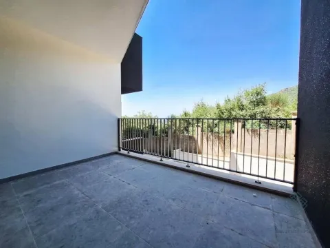 Sale, one bedroom apartment, 59m², Bečići, Budva - image 9