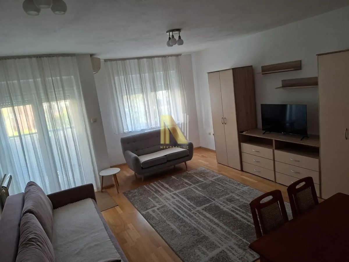 Izdavanje, garsonjera, 35m², Bulevar Oslobodjenja, Novi Sad Sve Podlokacije