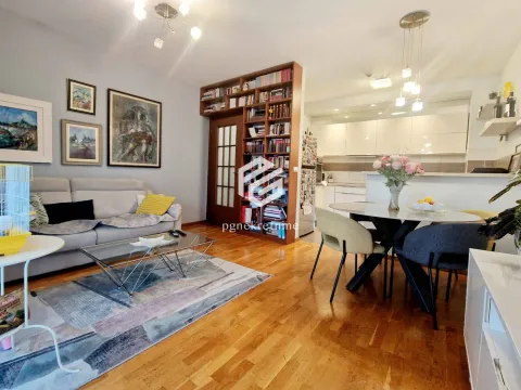 Prodaja, dvosoban stan, 75m², City Kvart, Podgorica - image 2