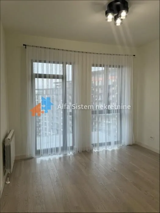 Izdavanje, četvorosoban stan, 110m², Savski Venac, Beograd