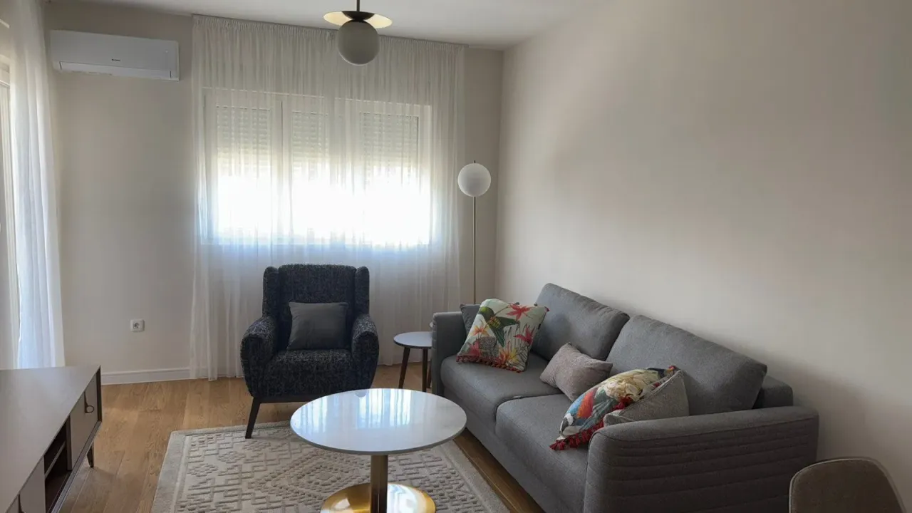 Izdavanje, jednosoban stan, 49m², Central Point, Podgorica