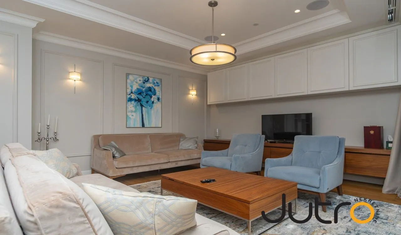 Prodaja, trosoban stan, 237m², Centar, Bar