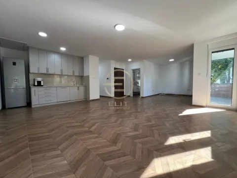 Izdavanje, poslovni prostor, 115m², Sajmište, Novi Sad - image 2