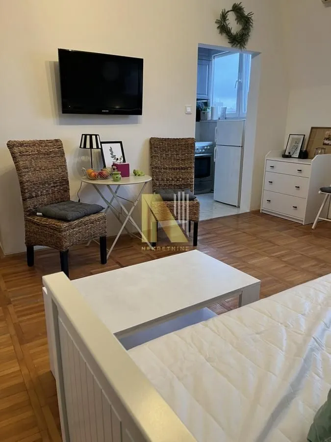 Prodaja, garsonjera, 25m², Bulevar Oslobodjenja, Novi Sad Sve Podlokacije