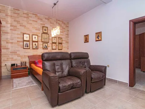 Prodaja, kuća, 400m², Glavica, Danilovgrad - image 19