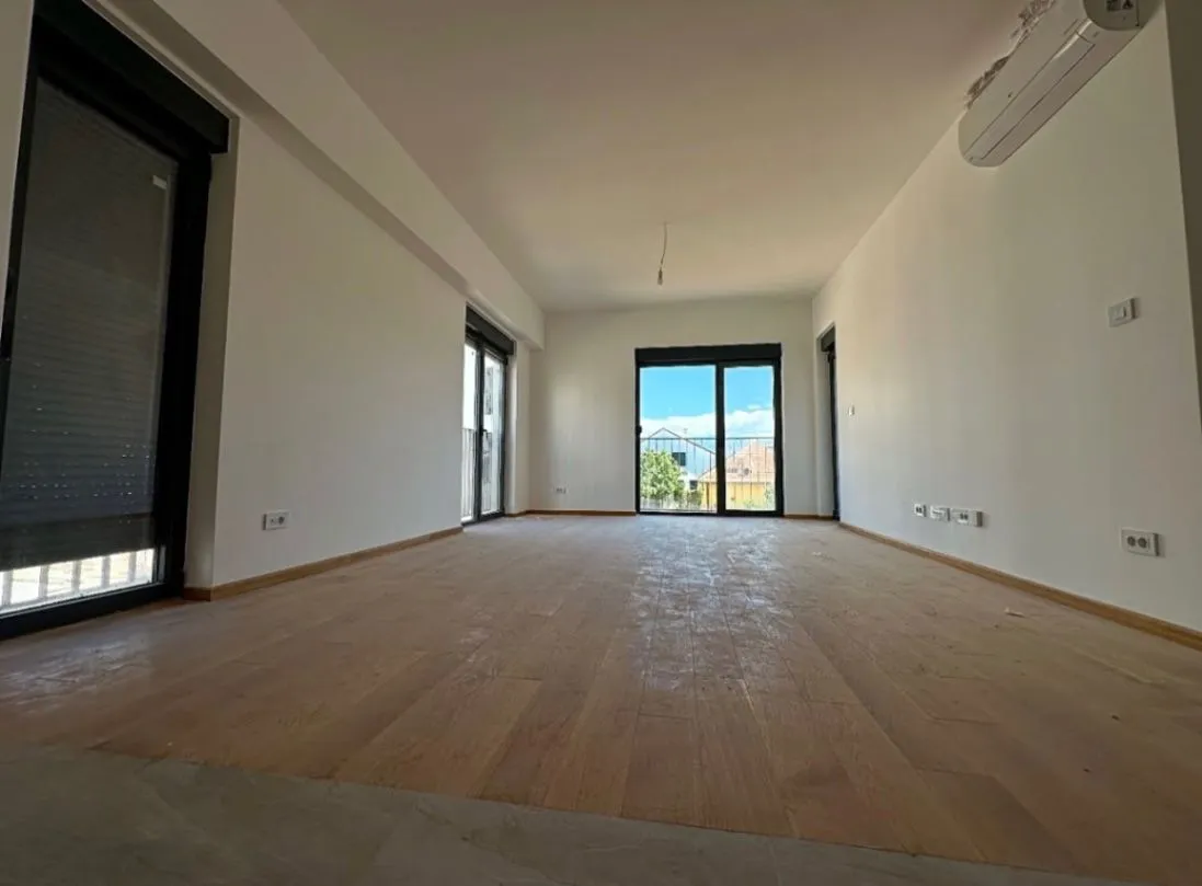 Prodaja, dvosoban stan, 76m², Gornja Gorica, Podgorica