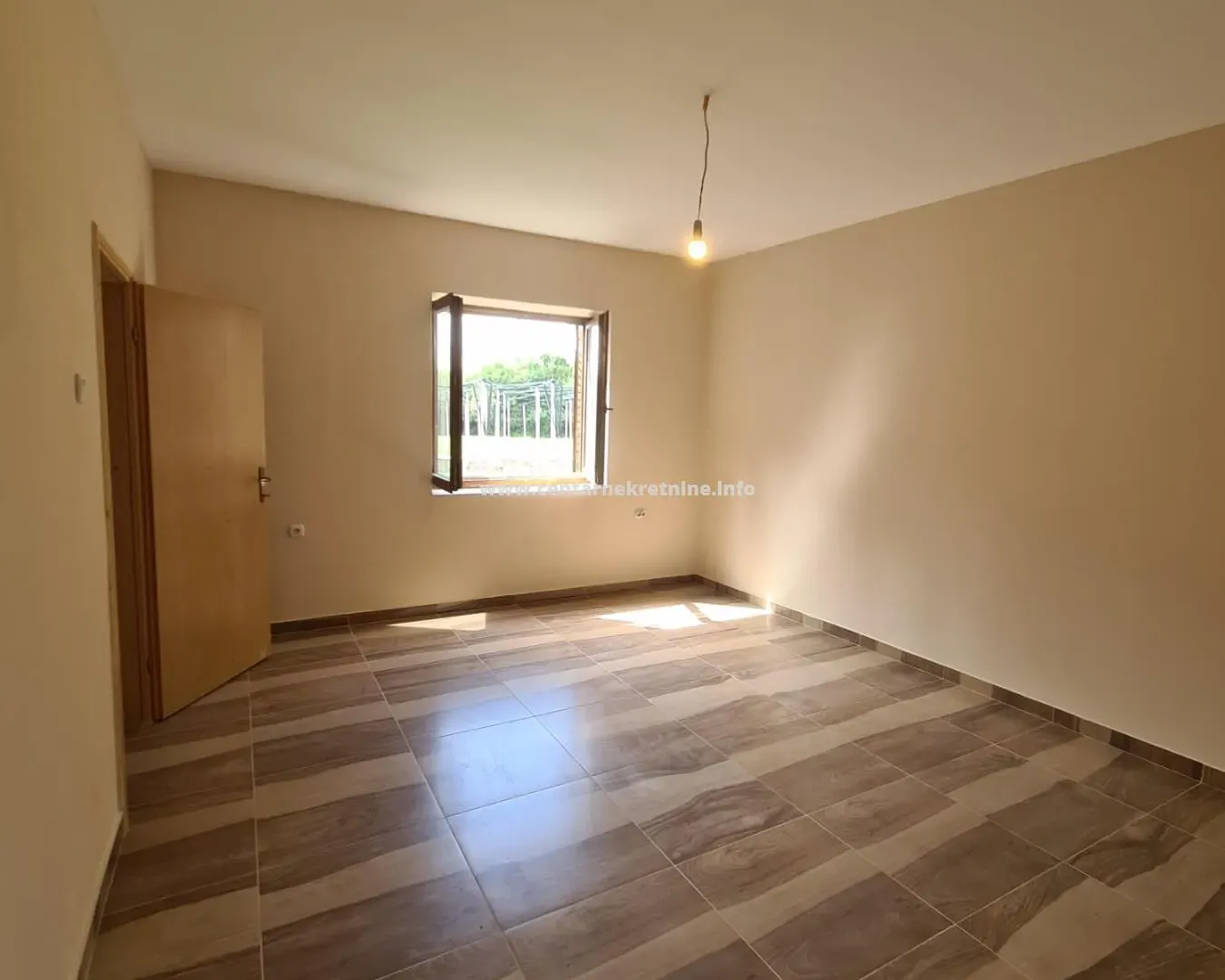 Prodaja, kuća, 110m², Stanjevića Rupa, Podgorica