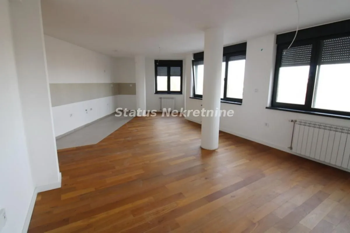 Prodaja, četvorosoban stan, 105m², Novi Sad, Srbija