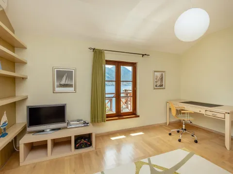 Sale, house, 354m², Kotor, Crna Gora - image 16