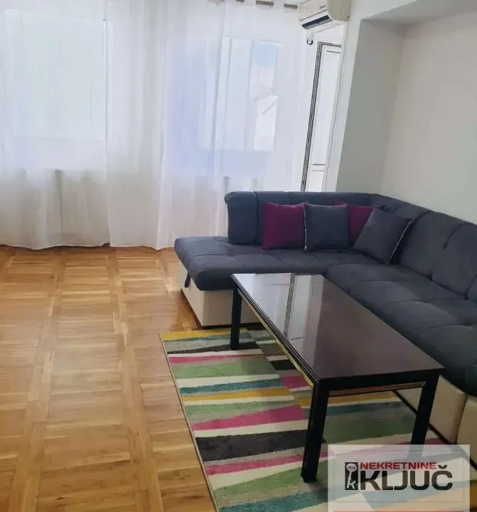 Izdavanje, dvosoban stan, 50m², Sajmište, Novi Sad