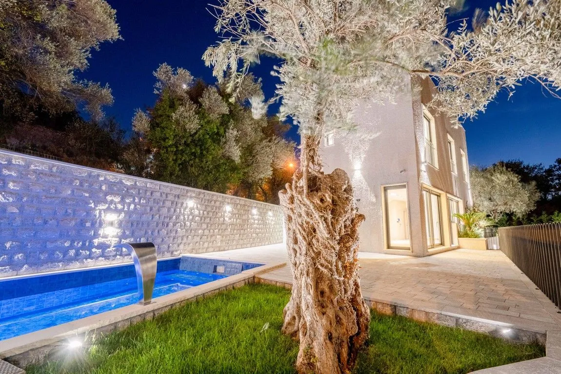 Sale, house, 240m², Kamenovo, Budva
