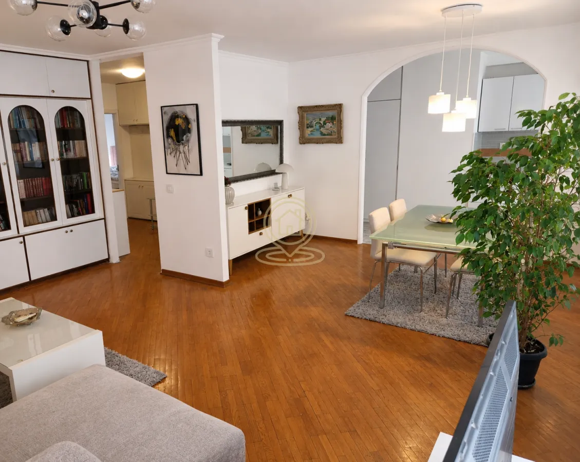 Izdavanje, četvorosoban stan, 104m², Vračar Hram, Vračar Sve Podlokacije