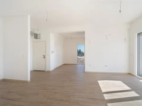Prodaja, stan, 66m², Tivat, Crna Gora - image 11