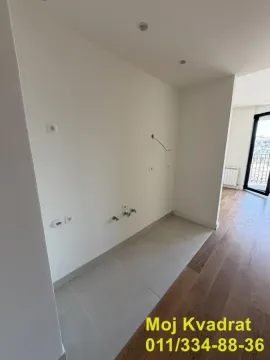 Prazan dio prostora sa priključcima za vodu i struju. - image 4