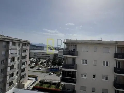 Prodaja, jednosoban stan, 53m², City Kvart, Podgorica - image 2
