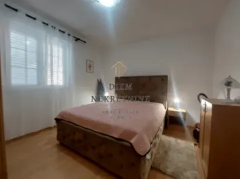 Izdavanje, dvosoban stan, 75m², Dobrota, Kotor - image 8