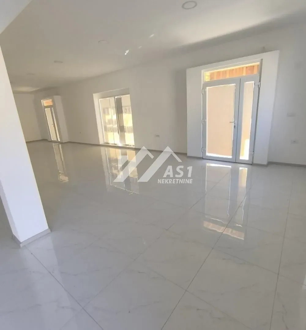 Rent, office space, 130m², Žabalj, Srbija