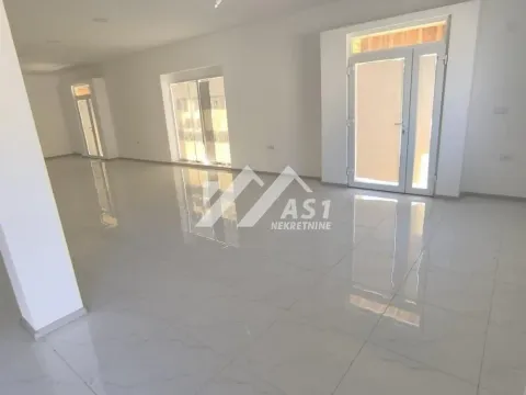 Rent, office space, 130m², Žabalj, Srbija - image 9