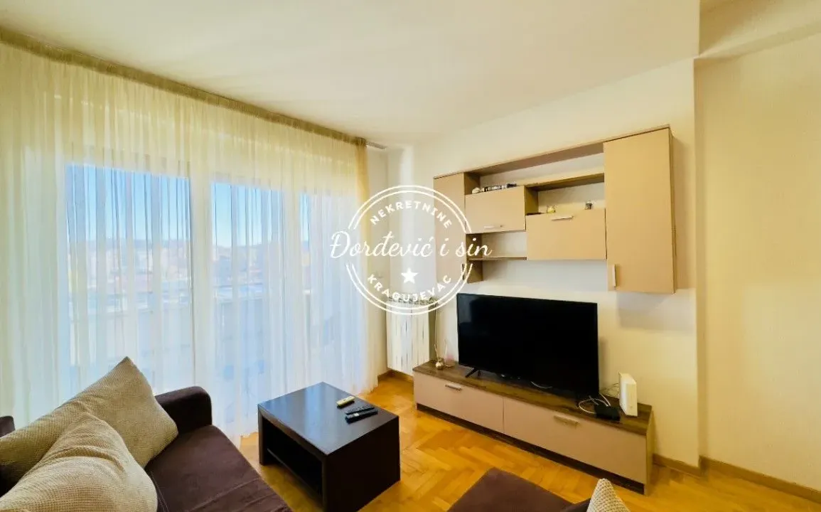 Izdavanje, dvosoban stan, 45m², Centar, Kragujevac