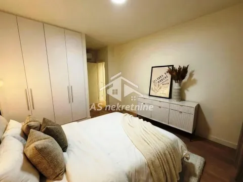 Izdavanje, trosoban stan, 84m², Savski Venac, Beograd - image 10