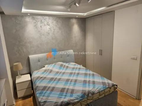 Izdavanje, trosoban stan, 70m², Stari Grad, Beograd - image 9