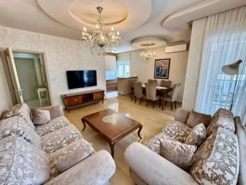 Izdavanje, trosoban stan, 100m², City Kvart, Podgorica - image 9