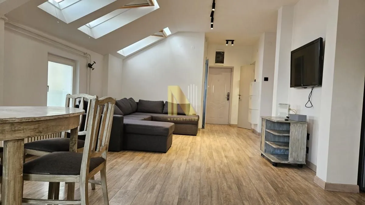 Prodaja, trosoban stan, 83m², Centar, Novi Sad