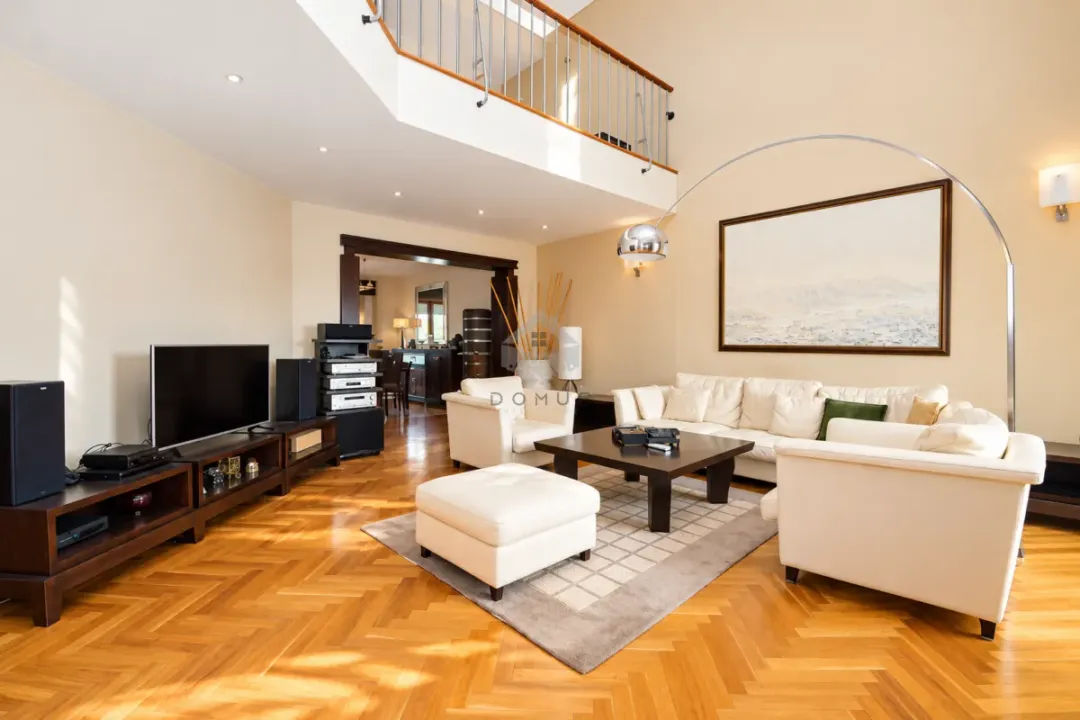 Prodaja, četvorosoban stan, 280m², Preko Morače, Podgorica